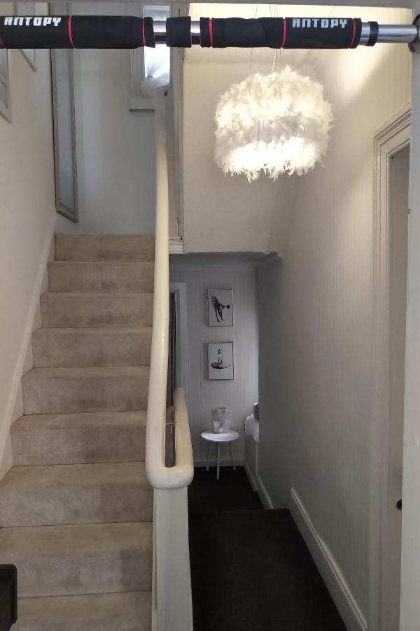 Homestay Budget Shared Dorm Rooms, Oldpark Road Area, 2 Miles To Centre, Free Breakfast, Pics And Full Address Sent After