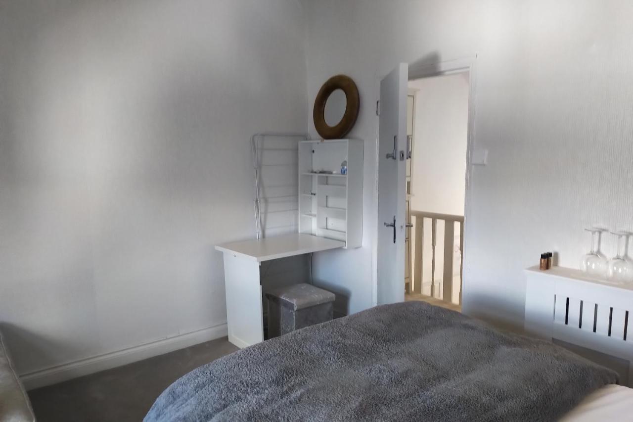 Budget Shared Dorm Rooms, Oldpark Road Area, 2 Miles To Centre, Free Breakfast, Pics And Full Address Sent After Homestay Belfast